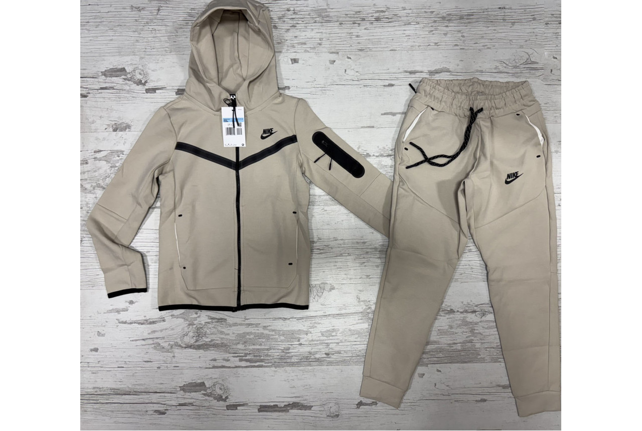 8410 Детски екип Tech Fleece бежово